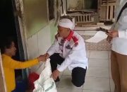 Kades Cigarugak berikan Bantuan Pangan 30 Kilogram beras  dari Kemensos   Disalurkan Langsung ke Warga Disabilitas