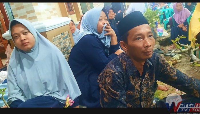Edi Suhadi, Kadus 4 Desa Cibeureum, menghadiri Maulid Nabi 1448 H di Mushola Miftahul Jannah,