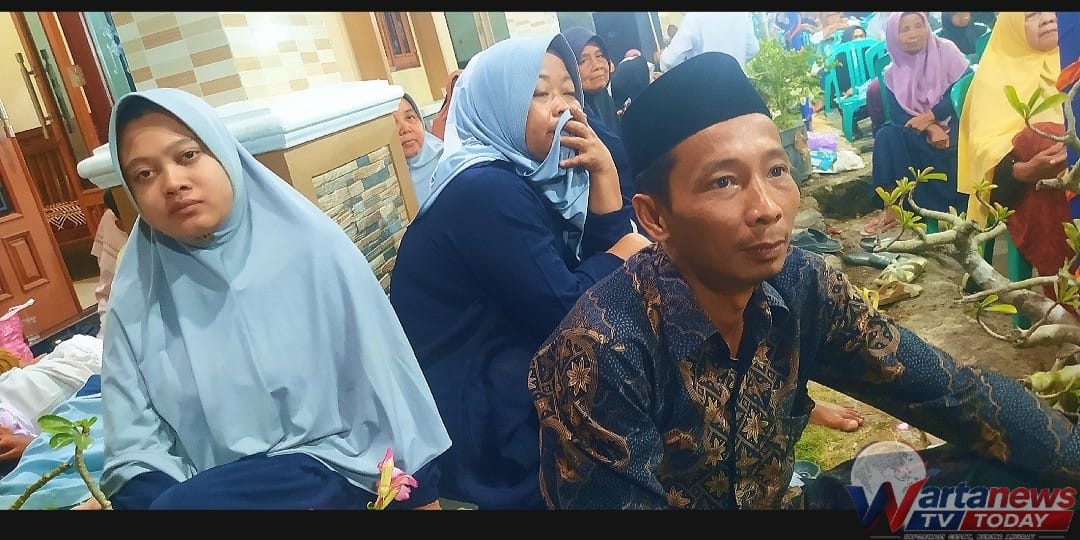 Edi Suhadi Kadus 4 Desa Cibeureum menghadiri peringatan Maulid Nabi 1448 H di Mushola Miftahul Jannah Kuningan