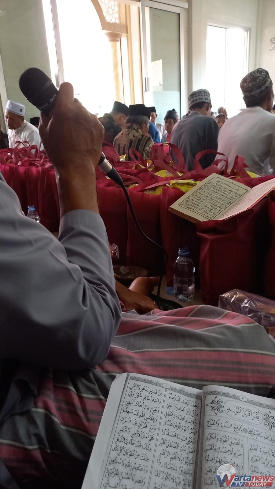 Kepala Desa Cipasung menghadiri peringatan Maulid Nabi Muhammad SAW 1448 H di Mushola An-Nur bersama masyarakat.