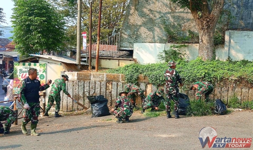 Karya Bhakti Kodim 0615 Kuningan di kawasan Pasar Baru dan Pasar Kepuh