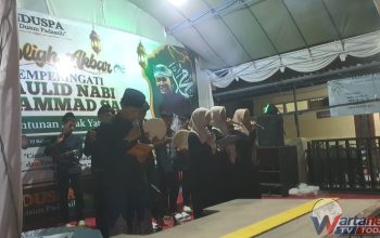 Forum Dusun Padaasih Kuningan menggelar Maulid Nabi Muhammad SAW dan santunan bersama warga