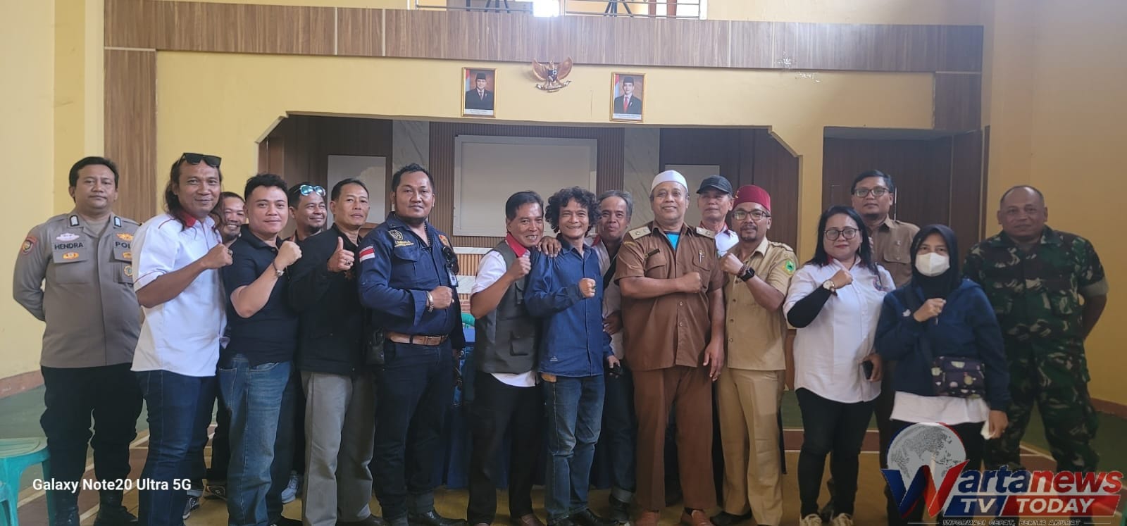 Mediasi perdamaian awak media dan Kepala Dusun II Desa Linggamekar Kecamatan Cilimus Kuningan