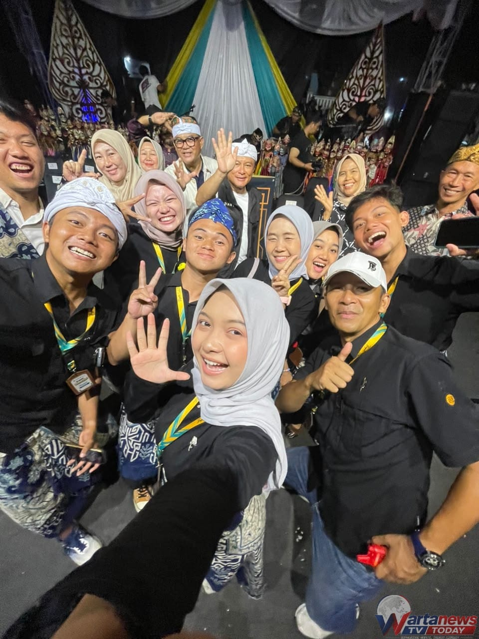 Mojang Jajaka Kuningan berperan dalam mendukung kegiatan Bupati Saba Lembur dengan kreativitas dan karya putra-putri daerah.
