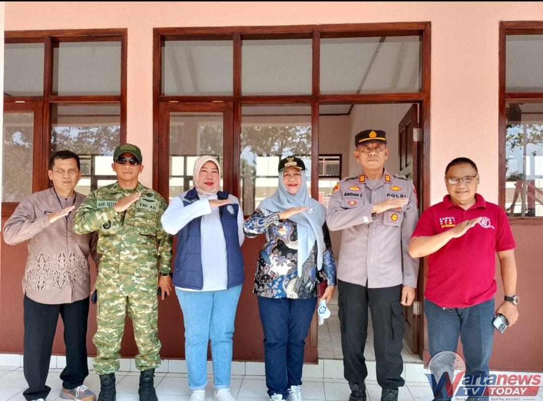 Forkopincam Kalimanggis melakukan monitoring program MBG di sekolah