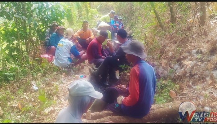 Gotong Royong, Kelompok Tani Bujangga  Manik II Desa Kahiyangan Pancalang Kuningan  Perbaiki Saluran Irigasi Cibuah