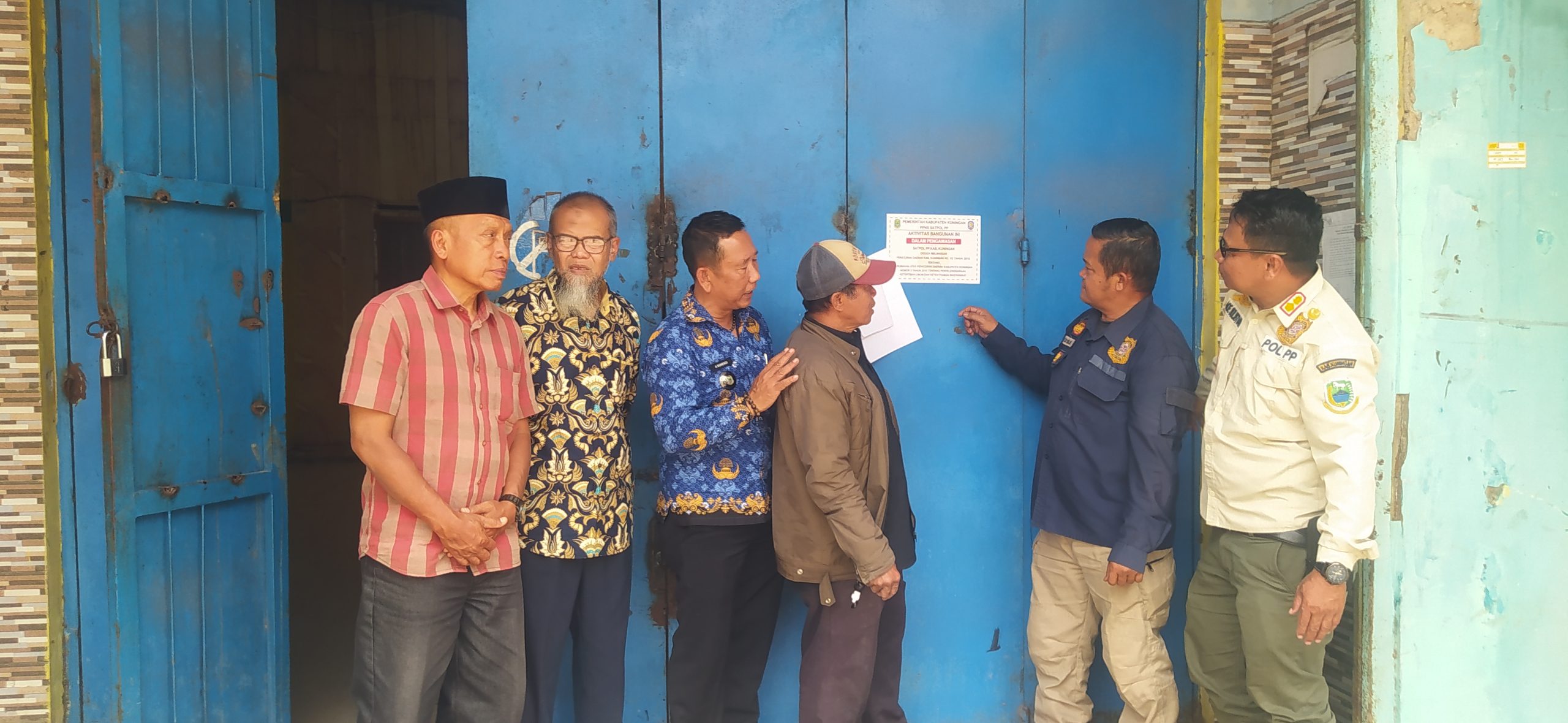 Satpol PP Kabupaten Kuningan melaksanakan pembinaan dan pengawasan ketertiban umum