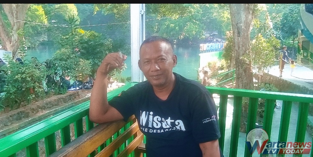 Talaga Biru Cicerem Kuningan ramai dikunjungi wisatawan
