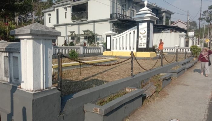 Tugu Batas Kuningan–Cikijing Kini Kinclong dan Bersih