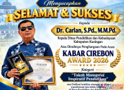 Dr. Carlan S.Pd M.M Pd Raih Penghargaan Tokoh Inspiratif Pendidikan dalam Kabar Cirebon Award 2026